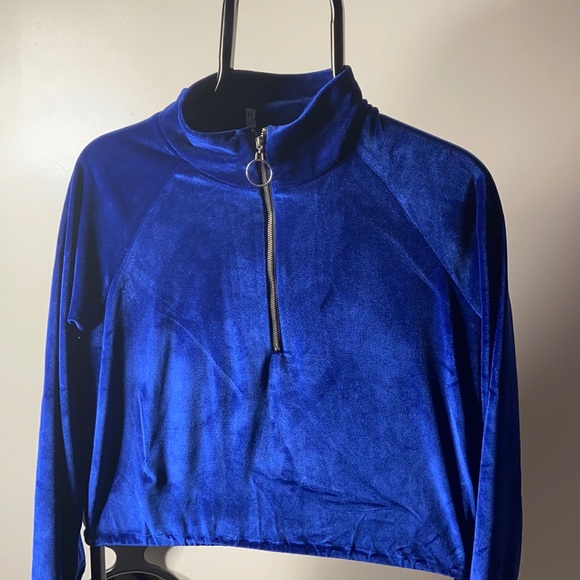 Crop top - Picture 1 of 9